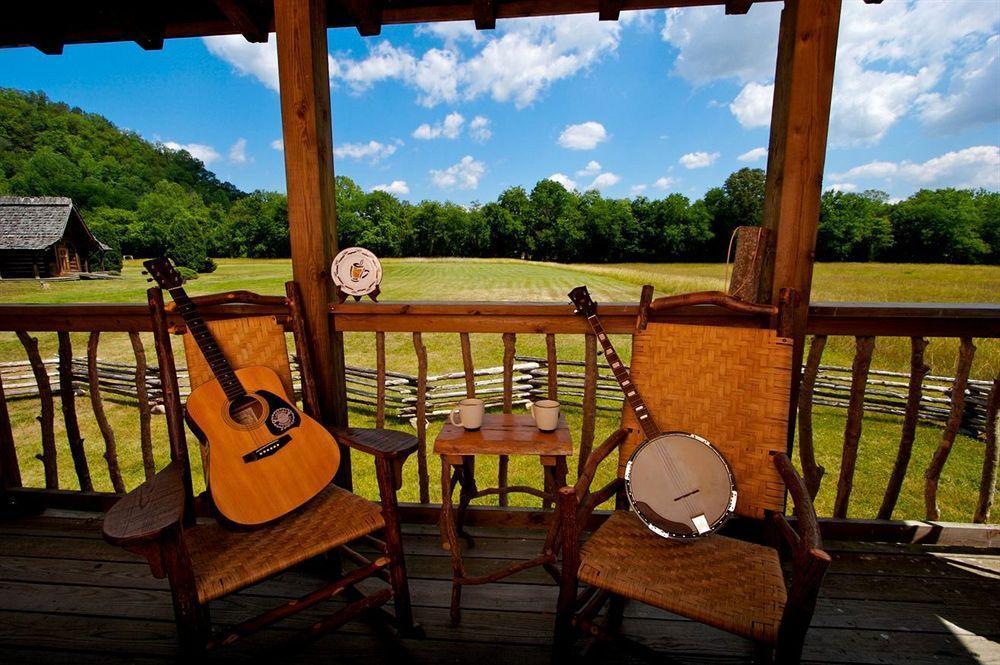 Creekwalk Inn And Cabins Cosby Interior photo