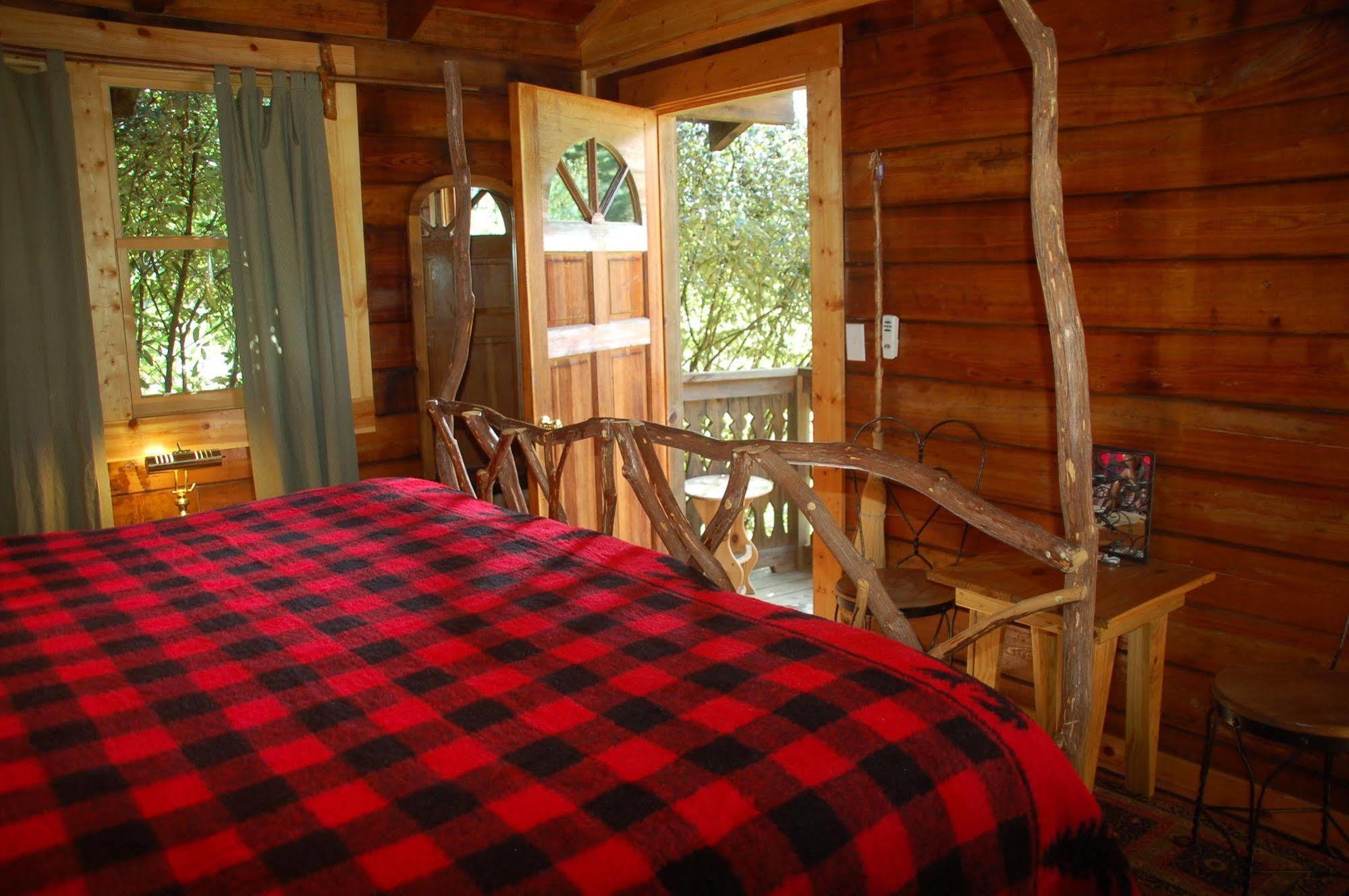 Creekwalk Inn And Cabins Cosby Exterior photo